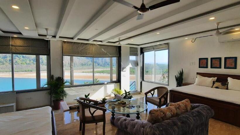 Majatalo Meeram Ganga, A Heritage Stay By The Ganges At Triveni Ghat