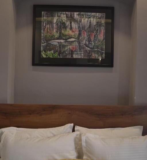 Majatalo Meeram Ganga, A Heritage Stay By The Ganges At Triveni Ghat