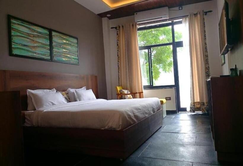 Majatalo Meeram Ganga, A Heritage Stay By The Ganges At Triveni Ghat