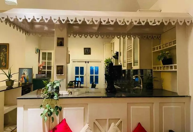 پانسیون Winston Dutch Canal Villa Guest House