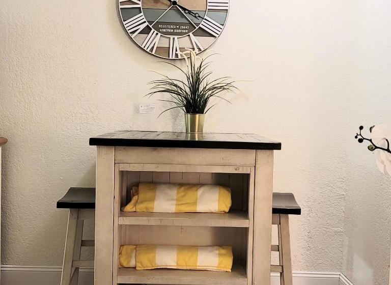 Stay On The Beach! Wonderful Location!