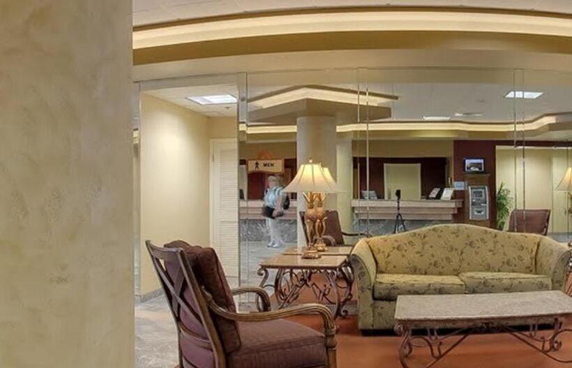 Stay On The Beach! Wonderful Location!