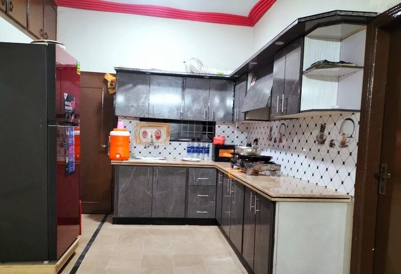 בית מלון כפרי Subhan Palace Guest House