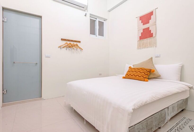 تختخواب و صبحانه H& 嶼光風格旅店 L 彩虹石榴 L 囍福園閤