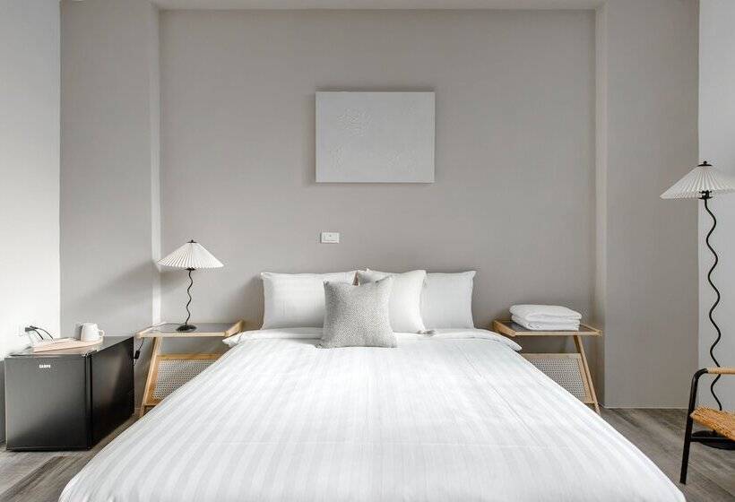 تختخواب و صبحانه H& 嶼光風格旅店 L 彩虹石榴 L 囍福園閤