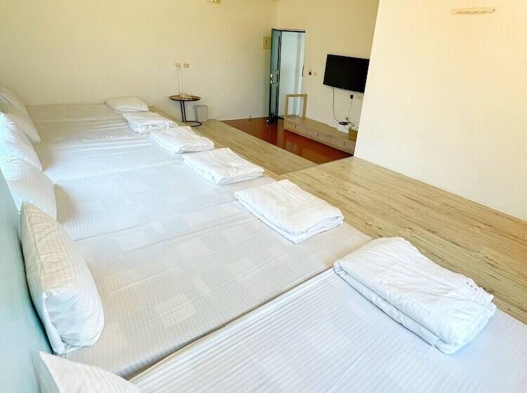 تختخواب و صبحانه Kenting Grandmas