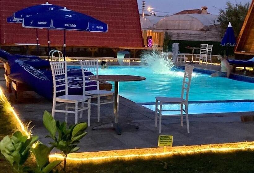 تختخواب و صبحانه Noel Bungalov Cafe