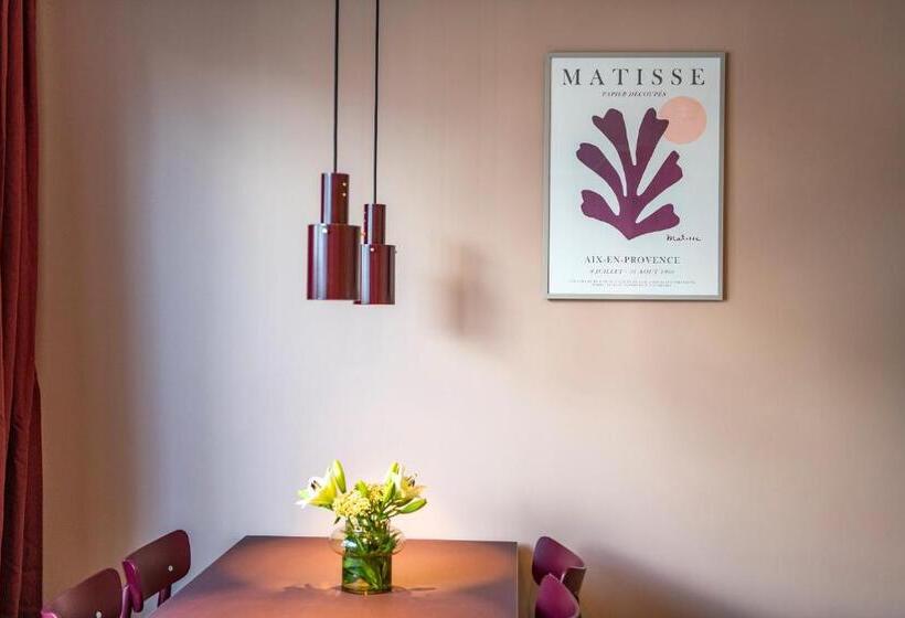 The Lakes Apartments By Daniel&jacob S