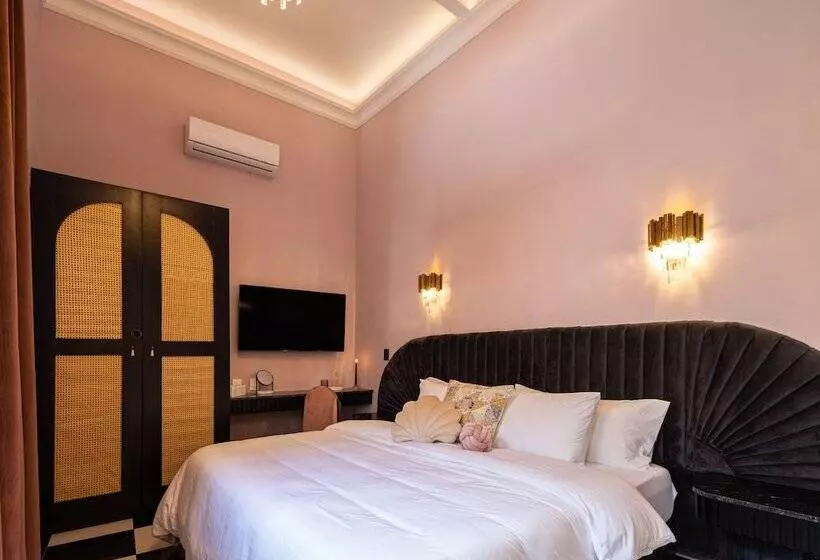 Holt's Hotel De Mi Independencia