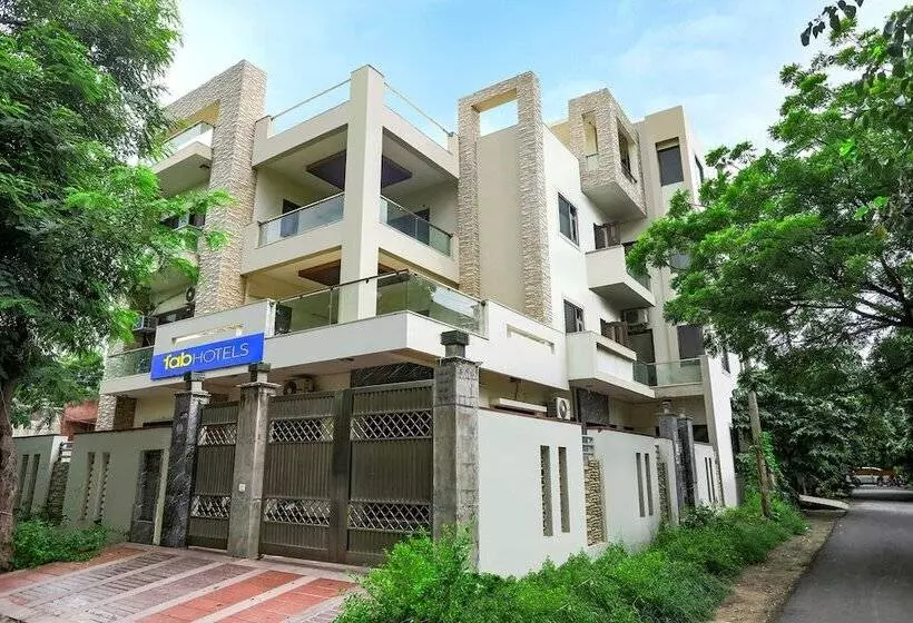Hotelli Fabexpress Divine Inn