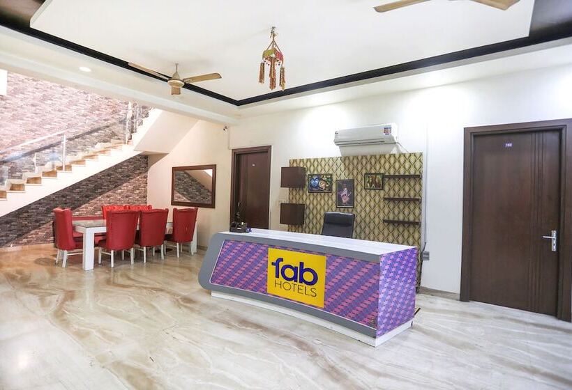 Отель Fabexpress Divine Inn