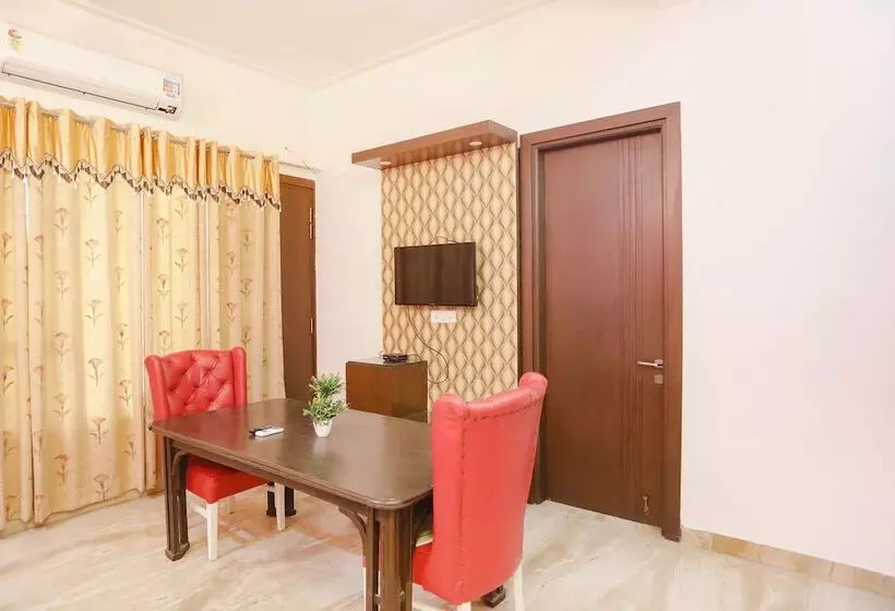 Hotelli Fabexpress Divine Inn