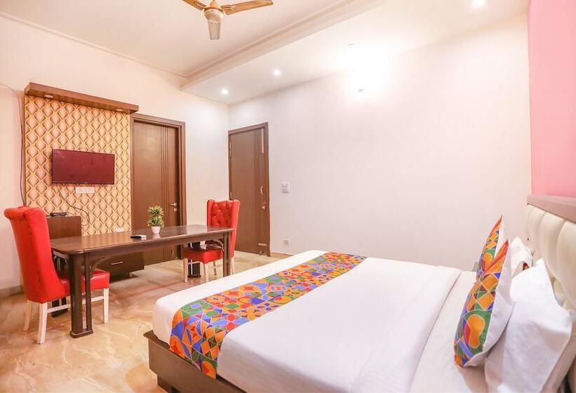 Отель Fabexpress Divine Inn