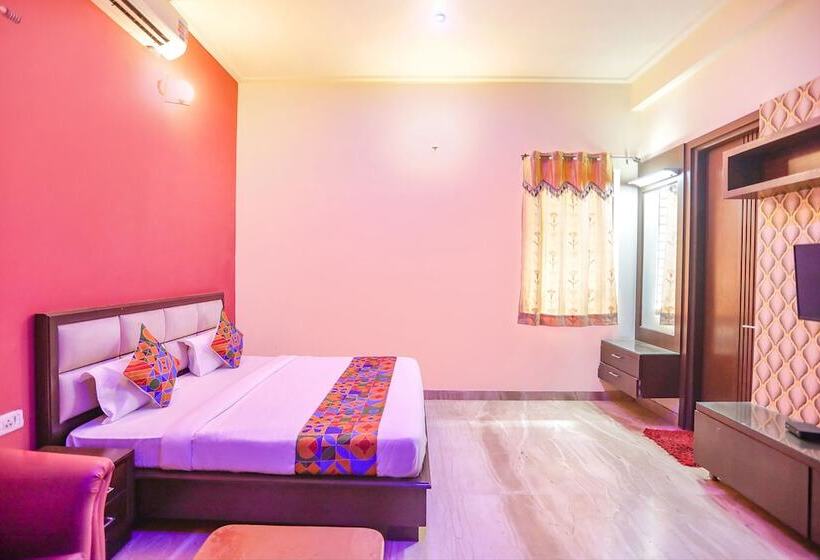 Отель Fabexpress Divine Inn