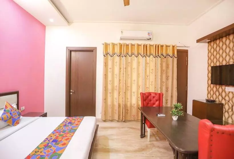 Hotelli Fabexpress Divine Inn
