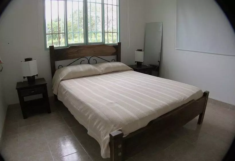 Hotelli La Posada Circa