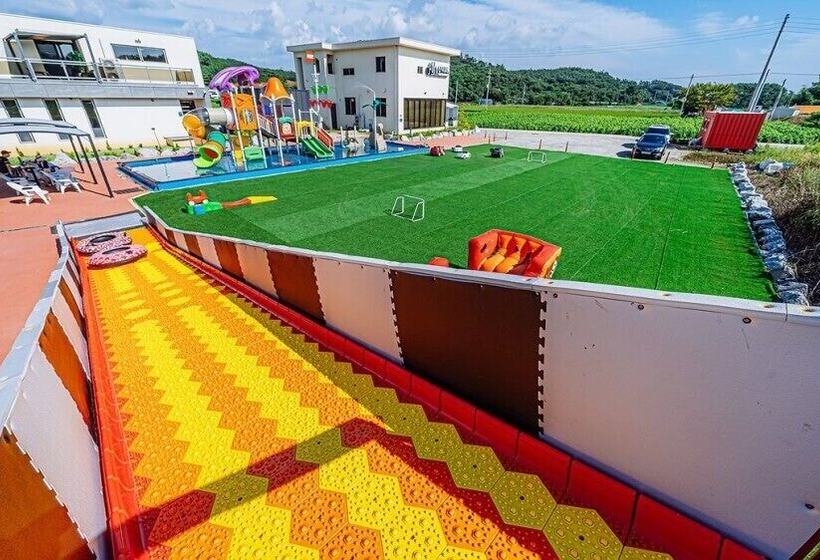 Пансион U Kids Pool Villa