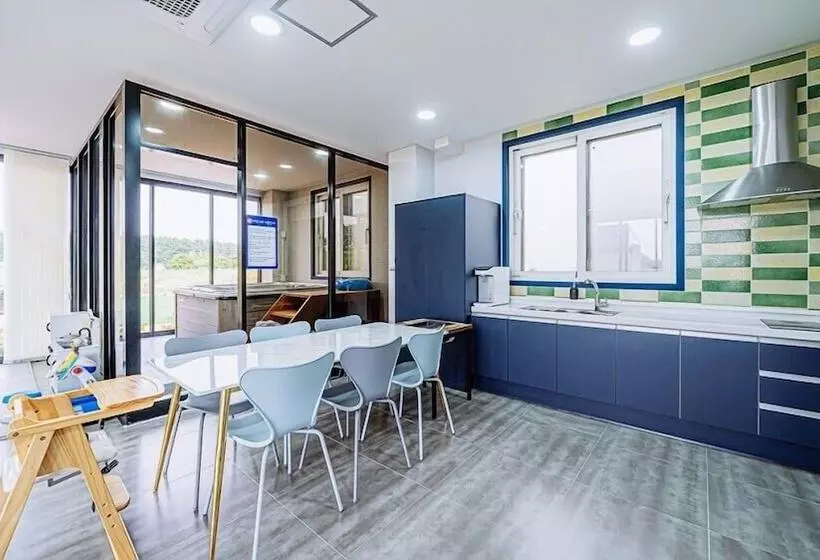 Majatalo U Kids Pool Villa