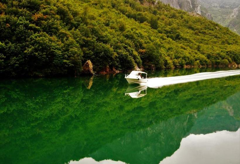 فندق صغير Rozafa Ferry & Accommodation