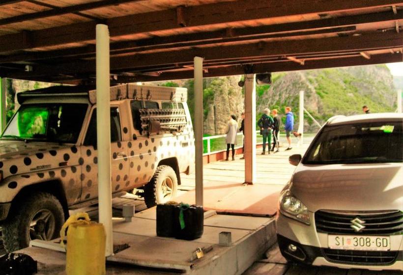 فندق صغير Rozafa Ferry & Accommodation