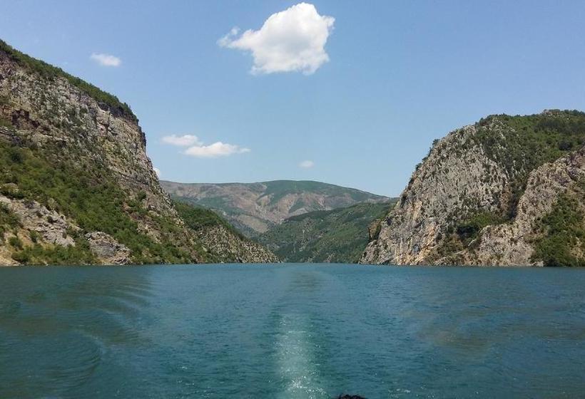 فندق صغير Rozafa Ferry & Accommodation