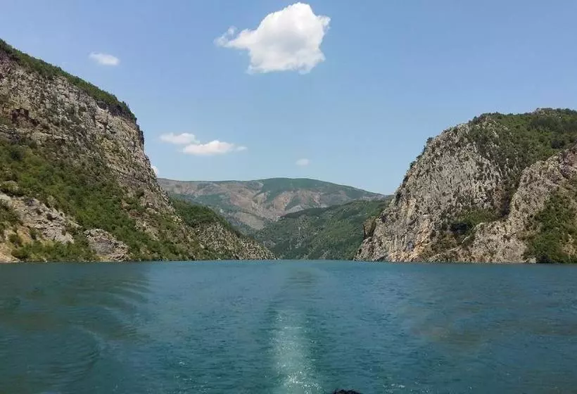 Auberge Rozafa Ferry & Accommodation