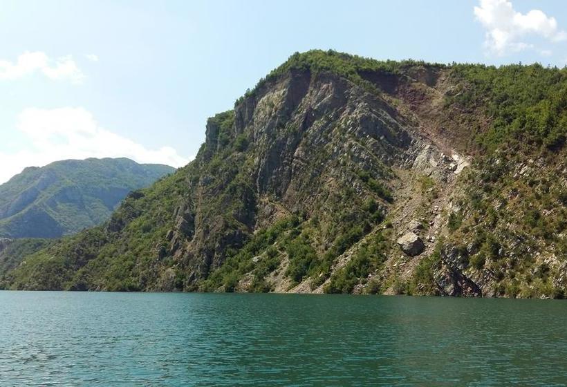 فندق صغير Rozafa Ferry & Accommodation