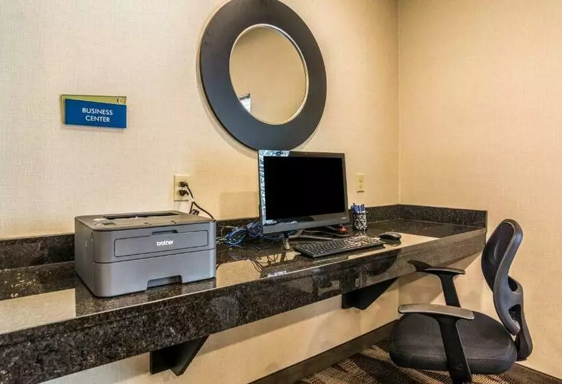 Cobblestone Hotel & Suites   Erie