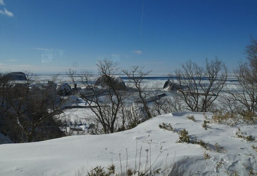 בית מלון כפרי Shiretoko Yuhi No Ataruie Onsen Hostel