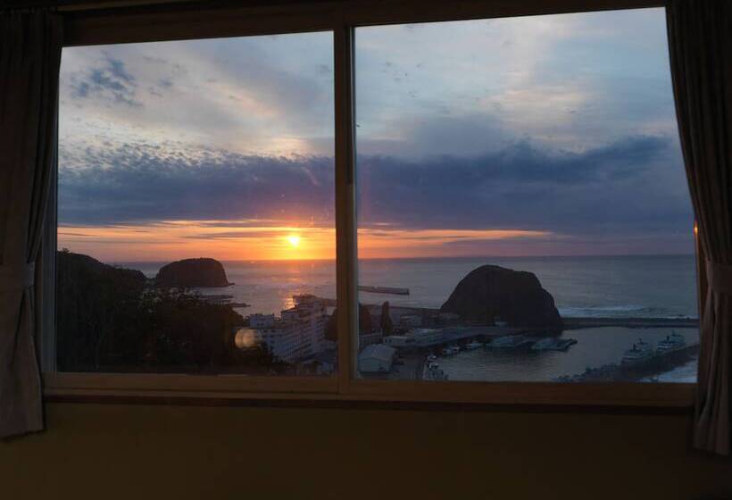 בית מלון כפרי Shiretoko Yuhi No Ataruie Onsen Hostel