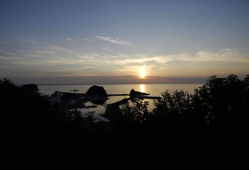 בית מלון כפרי Shiretoko Yuhi No Ataruie Onsen Hostel