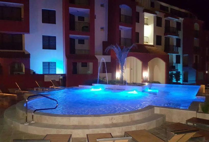 هتل The Plaza Suites