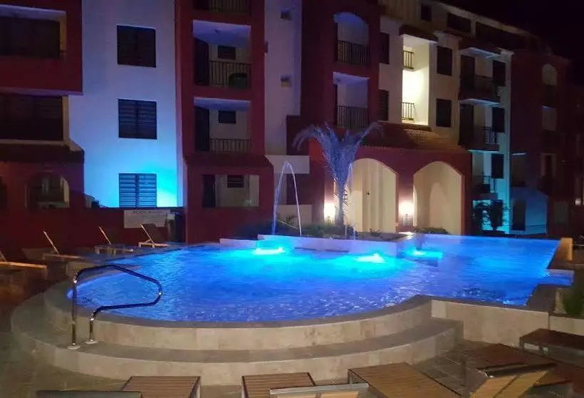 هتل The Plaza Suites