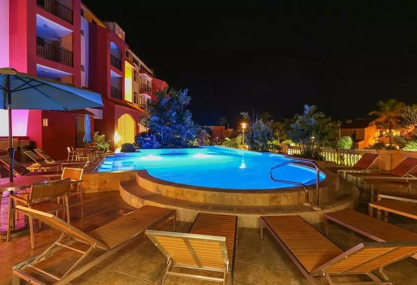 هتل The Plaza Suites