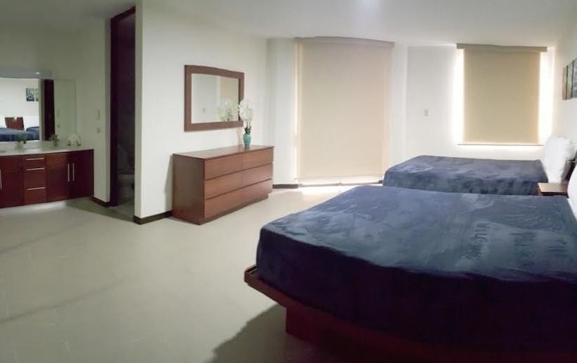 هتل The Plaza Suites