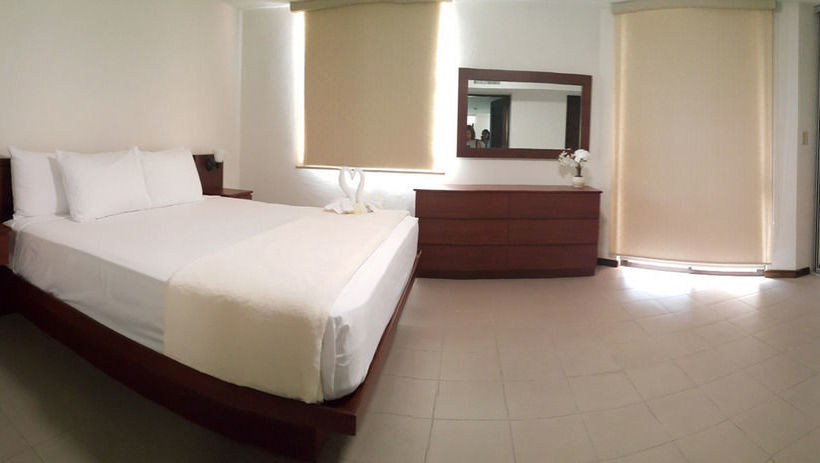 هتل The Plaza Suites