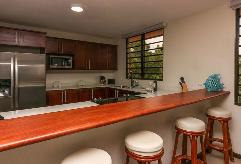 هتل The Plaza Suites