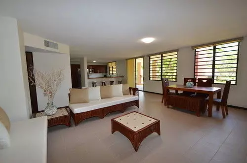 هتل The Plaza Suites
