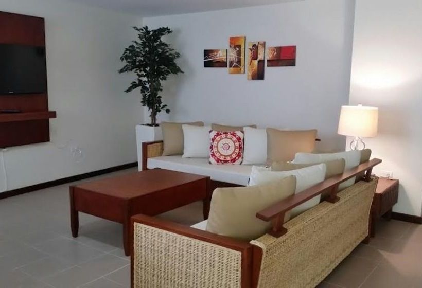 هتل The Plaza Suites