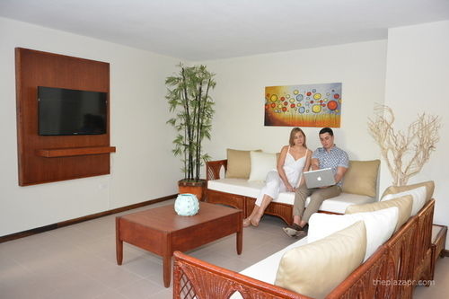 هتل The Plaza Suites