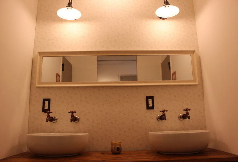 Igloo Dorm & Breakfast  Hostel