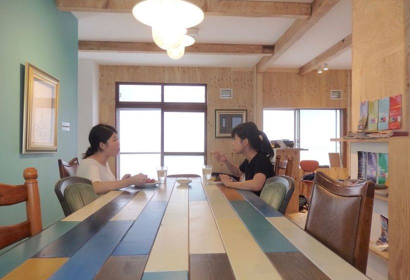 Igloo Dorm & Breakfast  Hostel