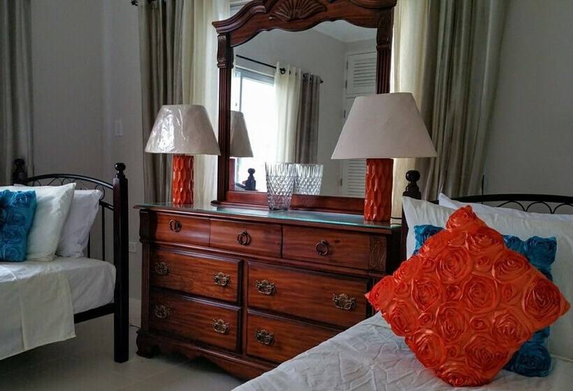 Fern Court Apartment With Oceanic View