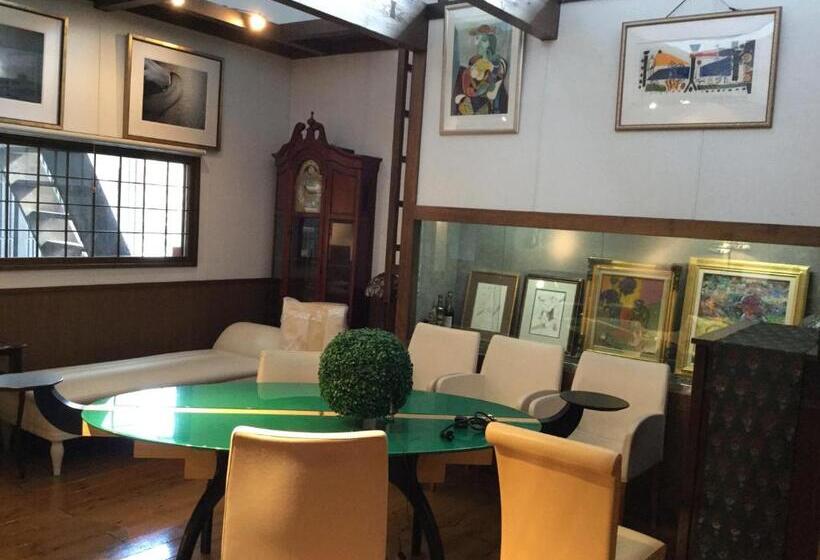 פונדק Kunsthaus