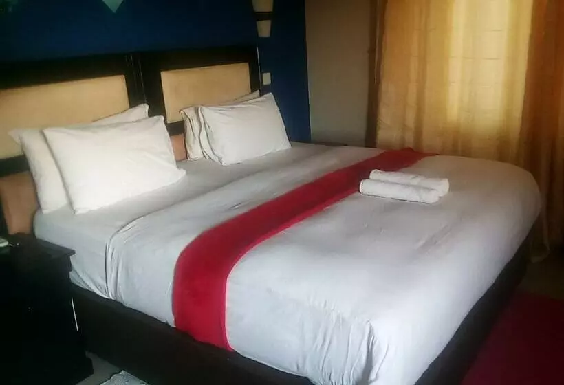 هتل Royal Olympia Lodges And Safaris Livingstone