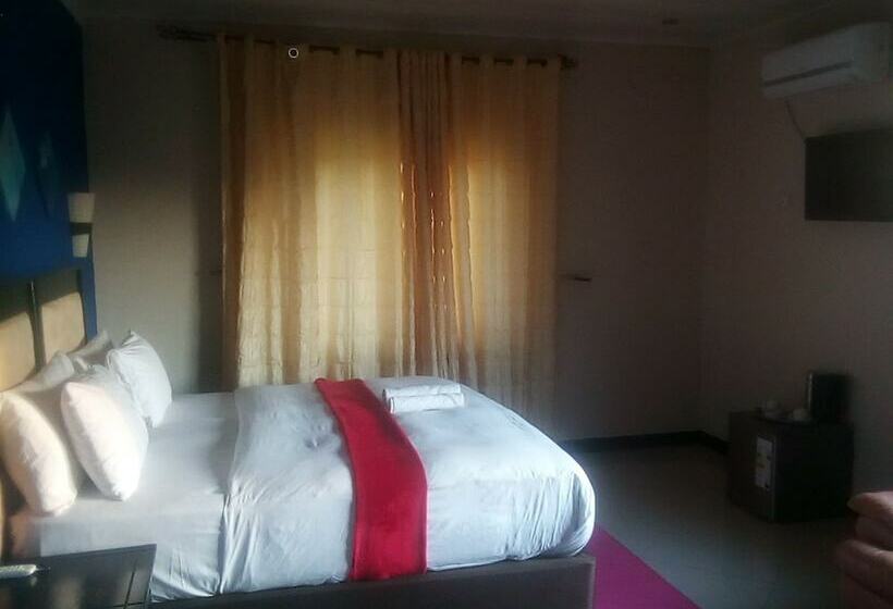 هتل Royal Olympia Lodges And Safaris Livingstone