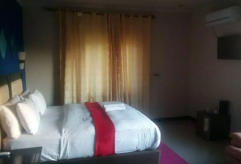 هتل Royal Olympia Lodges And Safaris Livingstone