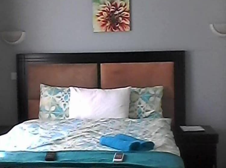 هتل Royal Olympia Lodges And Safaris Livingstone