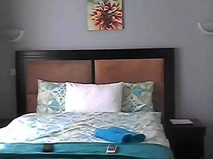 هتل Royal Olympia Lodges And Safaris Livingstone