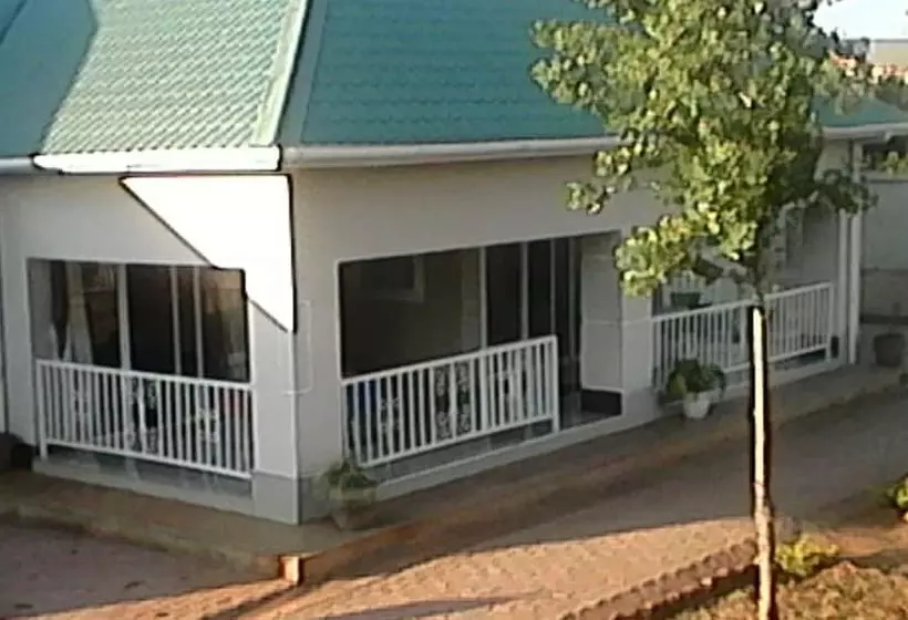 هتل Royal Olympia Lodges And Safaris Livingstone